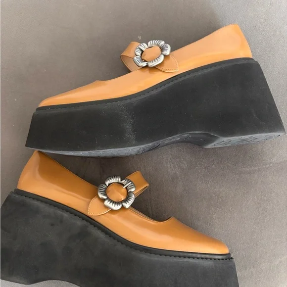 COACH - Platform Mary Jane Loafer in Tan - Picture 3 of 4